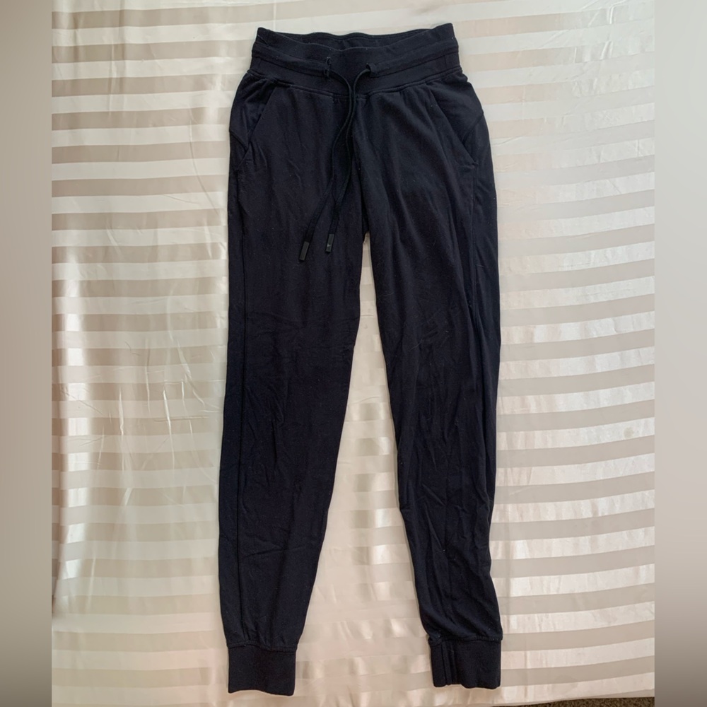 Lululemon Sweatpants (Size 4)